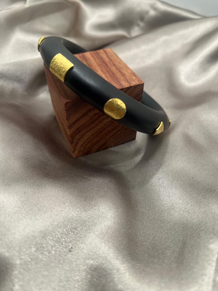 Pulseira em Ébano Aplicações em Prata