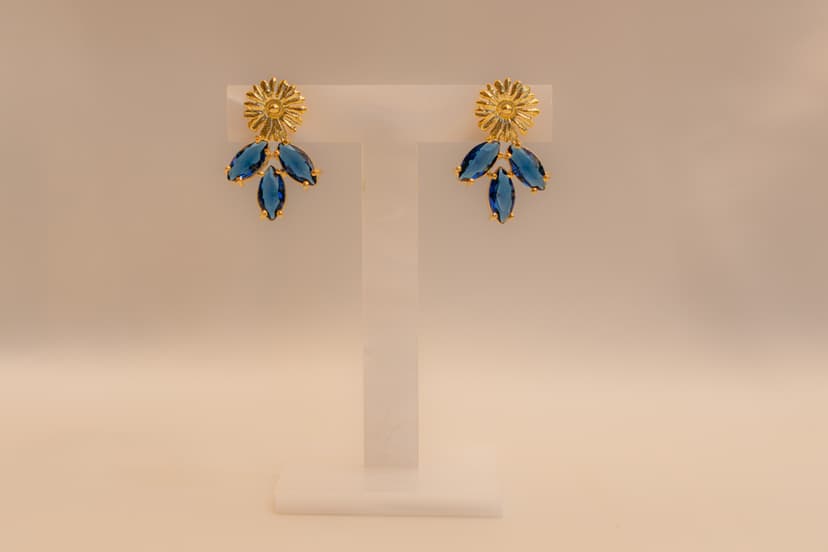 Brincos Flor c/ 3 Pedras Ovais